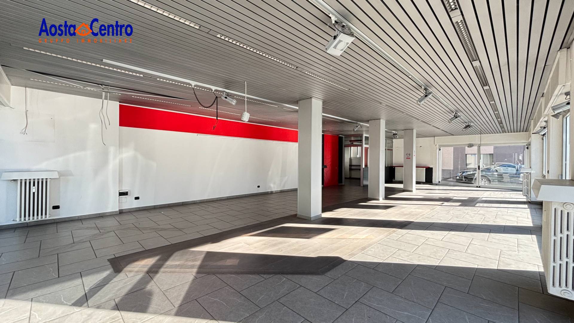 Locale commerciale in affitto a Aosta, Centro