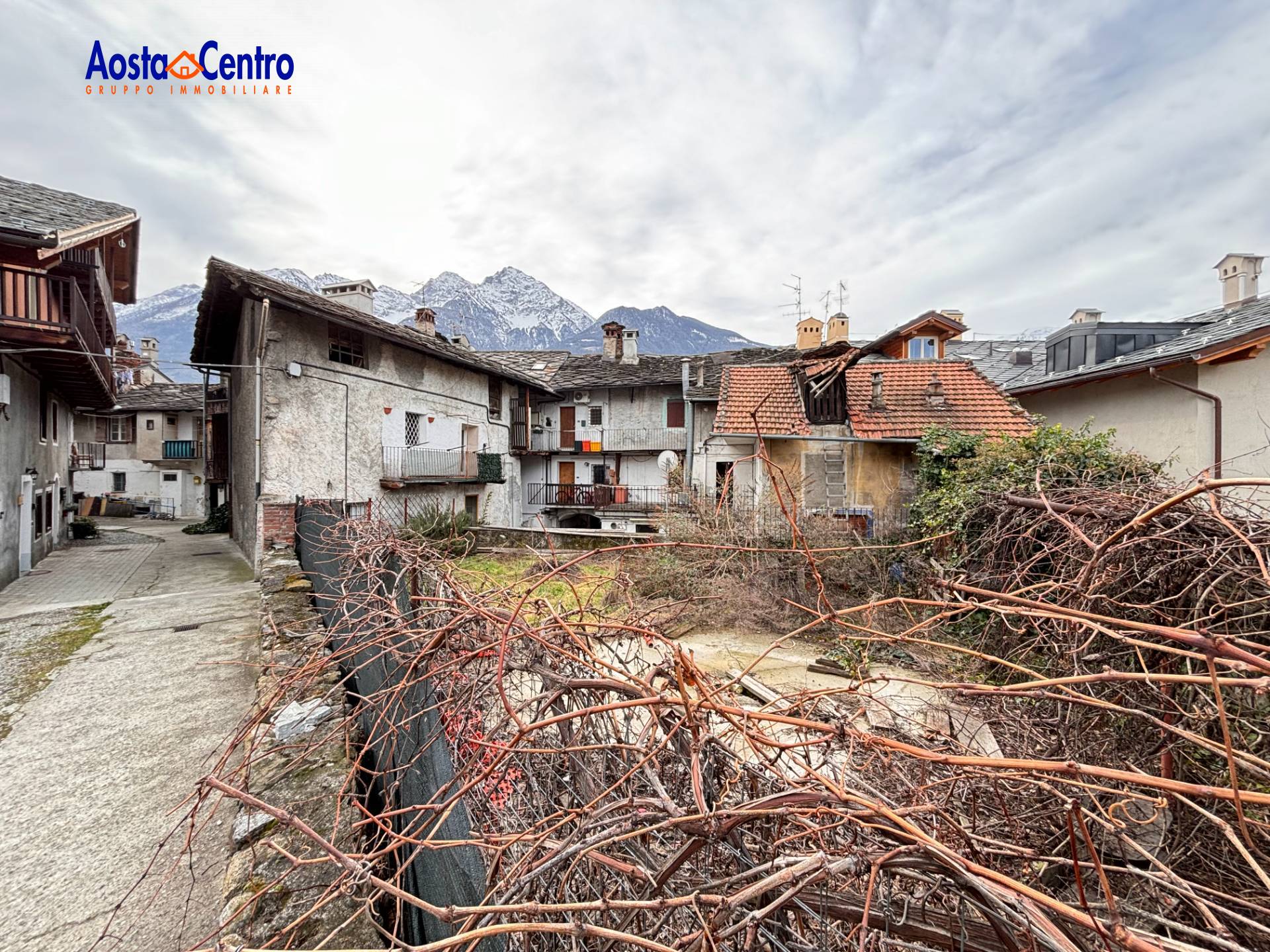 Casa indipendente in vendita a Aosta, Centro