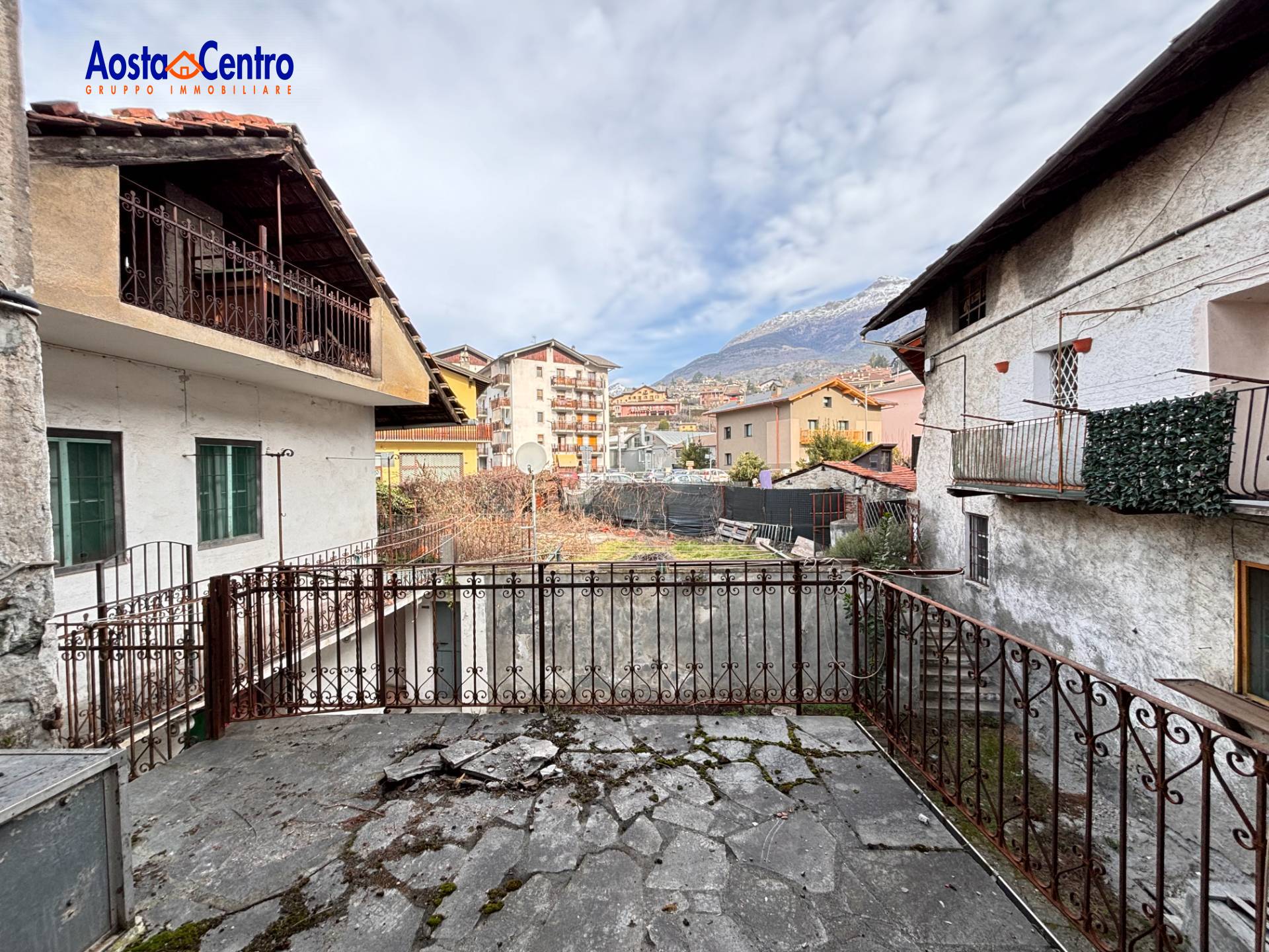 Casa indipendente in vendita a Aosta, Centro