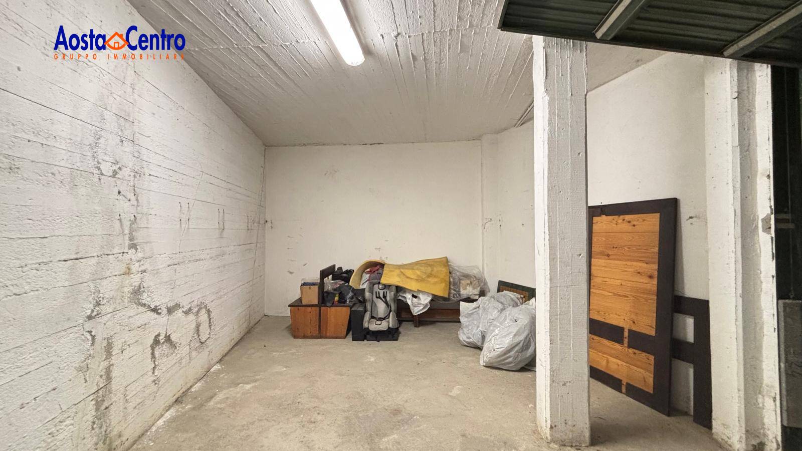 Box o garage in vendita a Pollein, Capoluogo