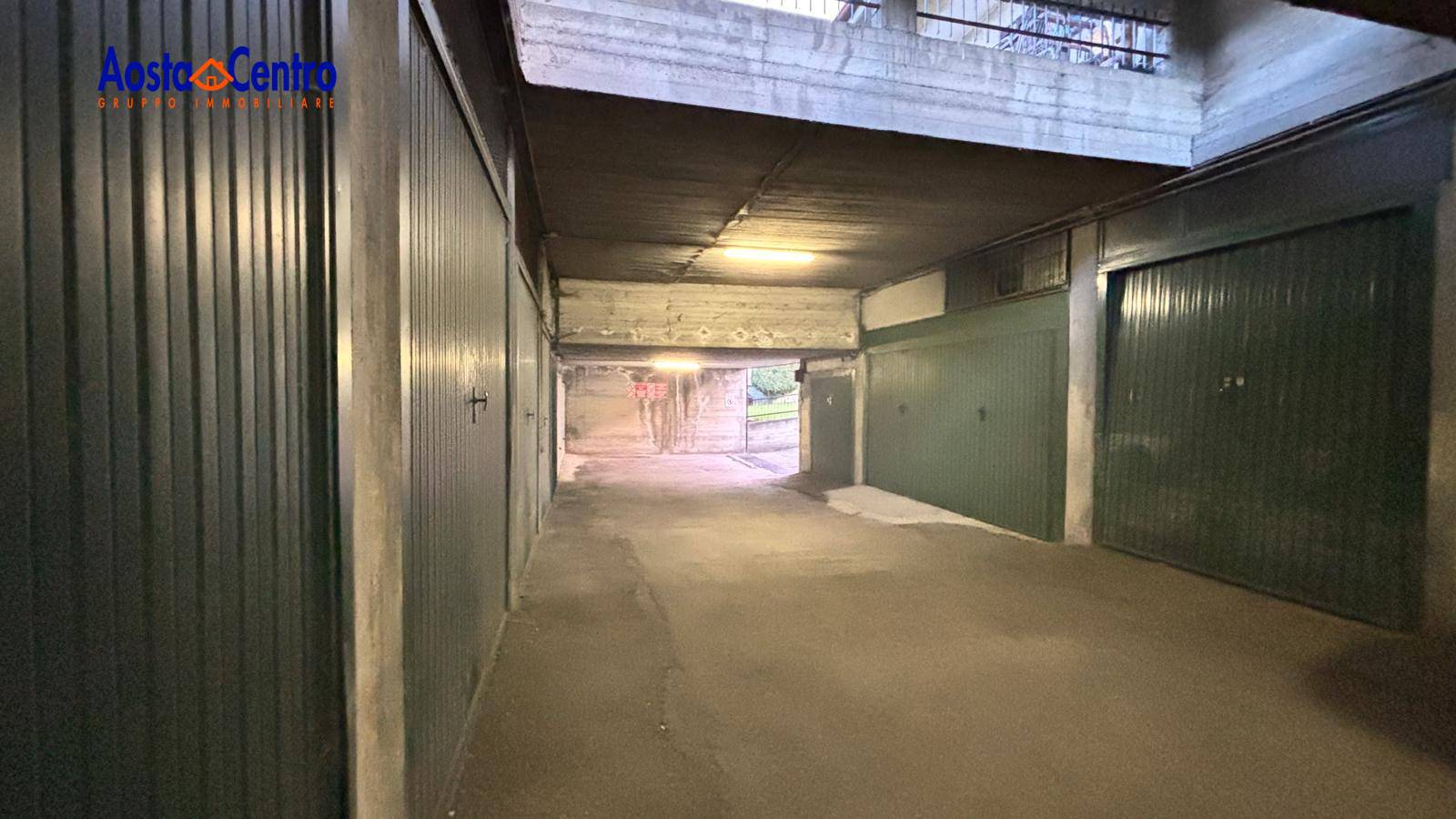 Box o garage in vendita a Pollein, Capoluogo