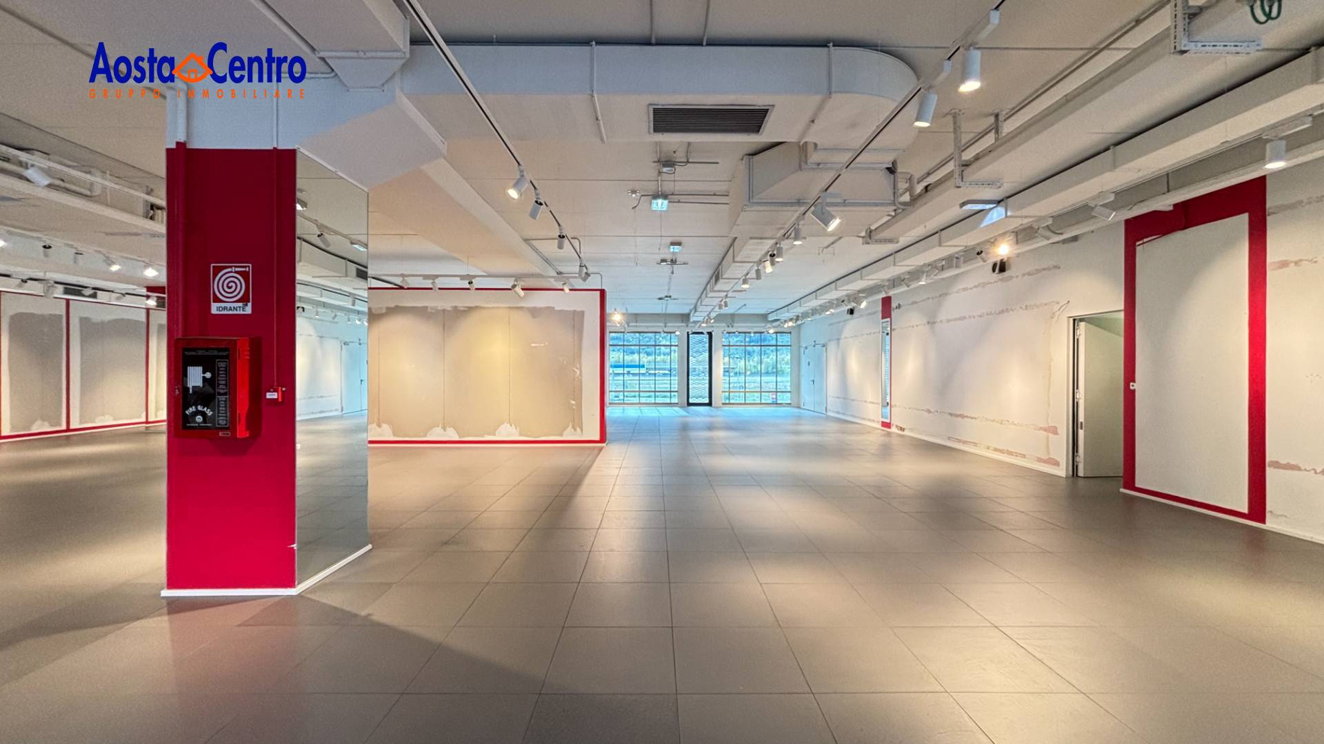 Locale commerciale in affitto a Saint-Christophe