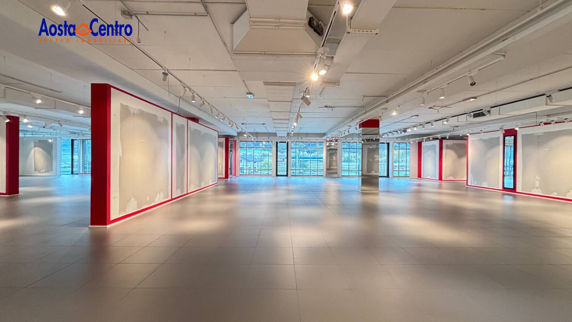 Locale commerciale in affitto a Saint-Christophe