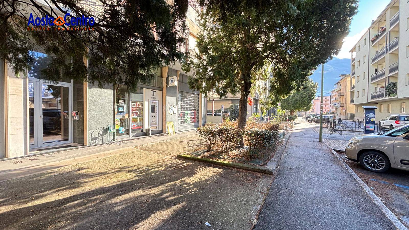 Locale commerciale in affitto a Aosta, Centro