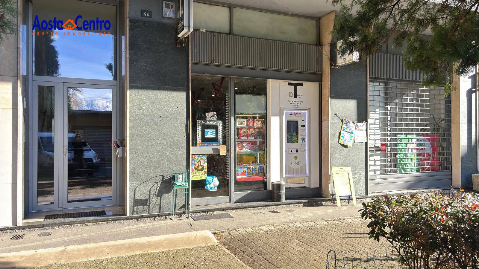 Locale commerciale in affitto a Aosta, Centro
