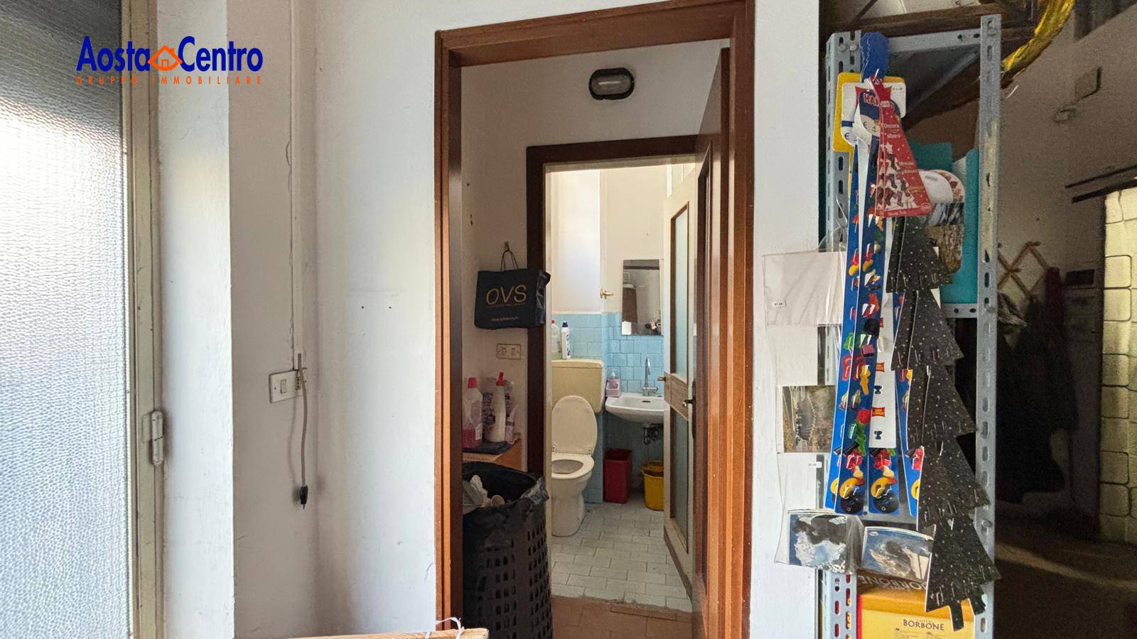 Locale commerciale in affitto a Aosta, Centro