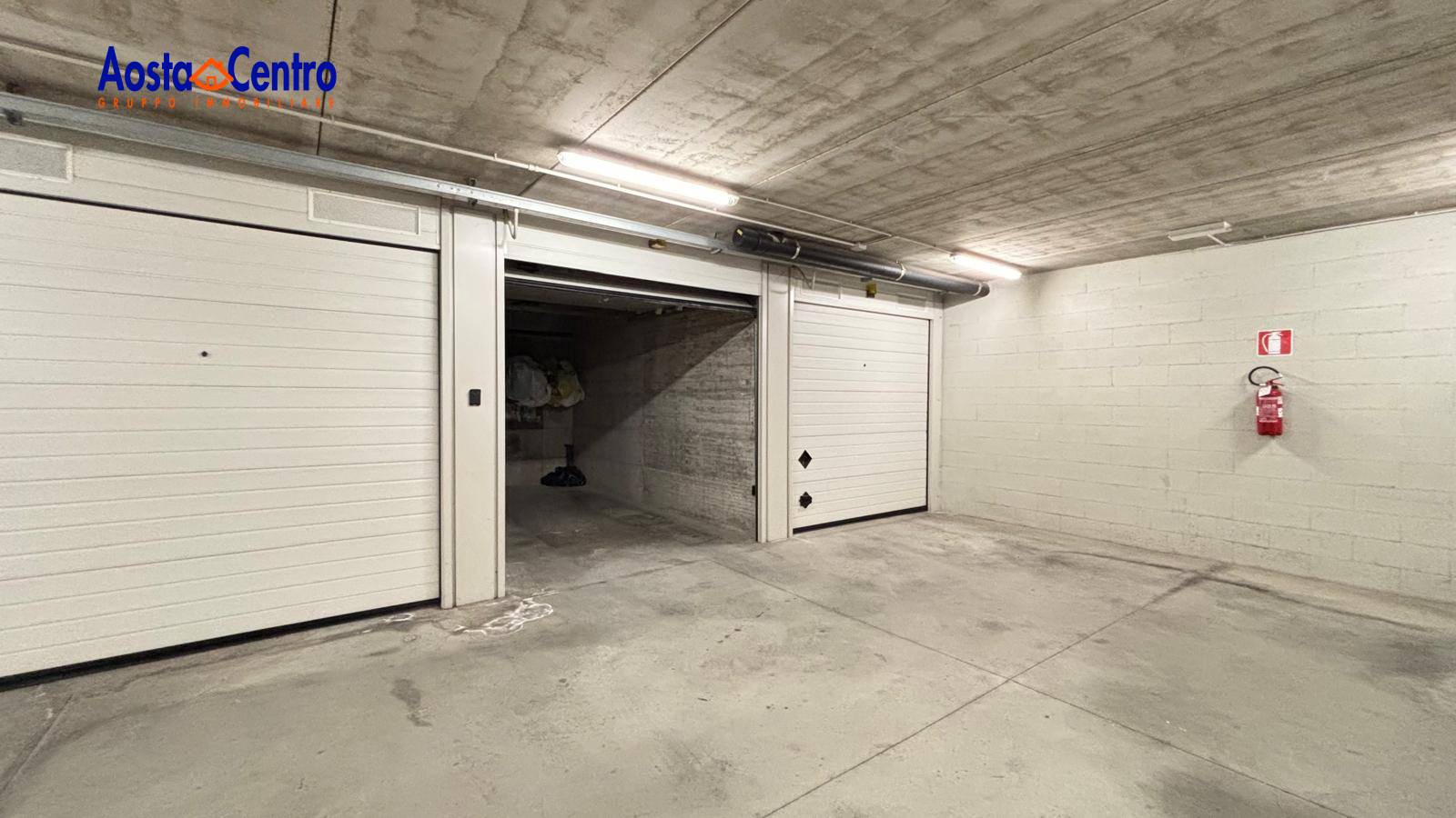 Box o garage in vendita a Aosta, Semicentro