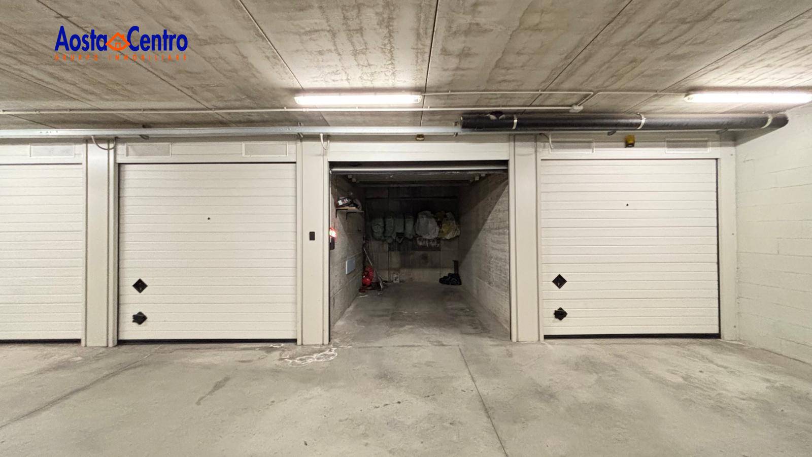 Box o garage in vendita a Aosta, Semicentro