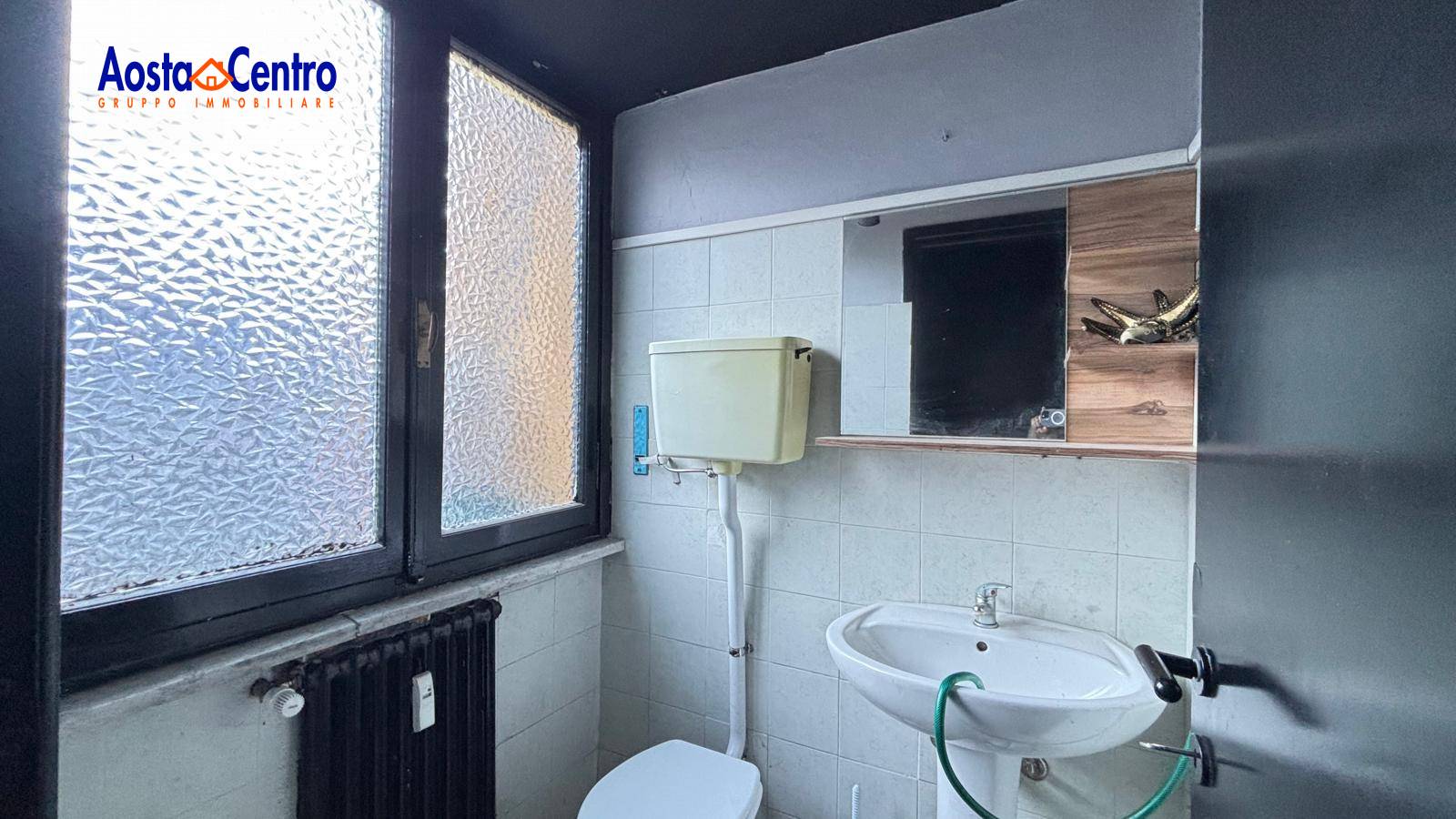 Locale commerciale in affitto a Aosta, Centro