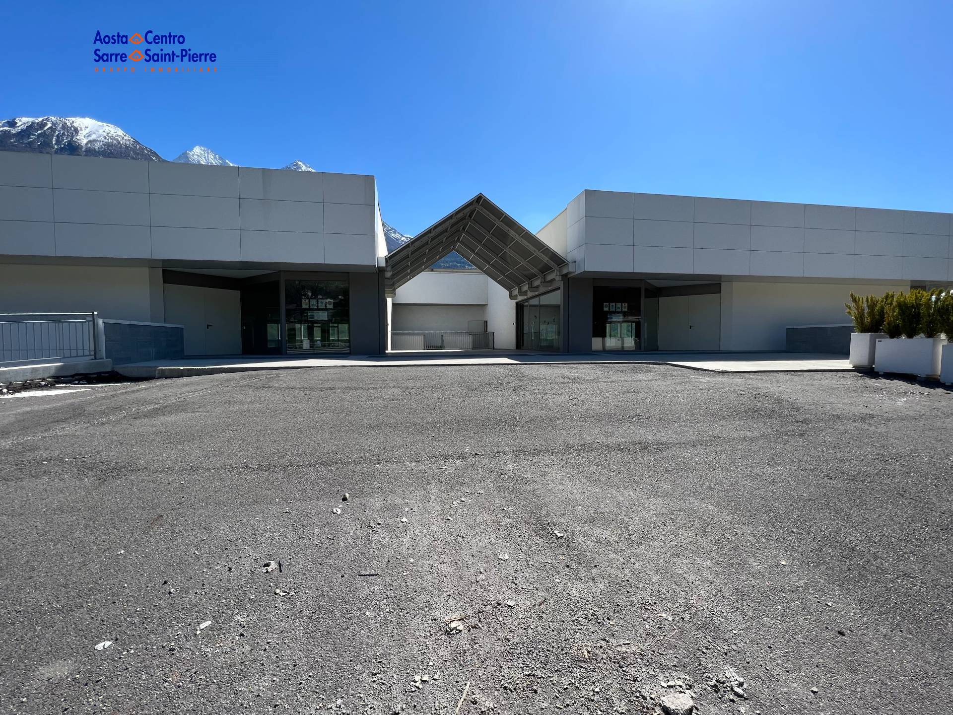 Locale commerciale in affitto a Saint-Christophe