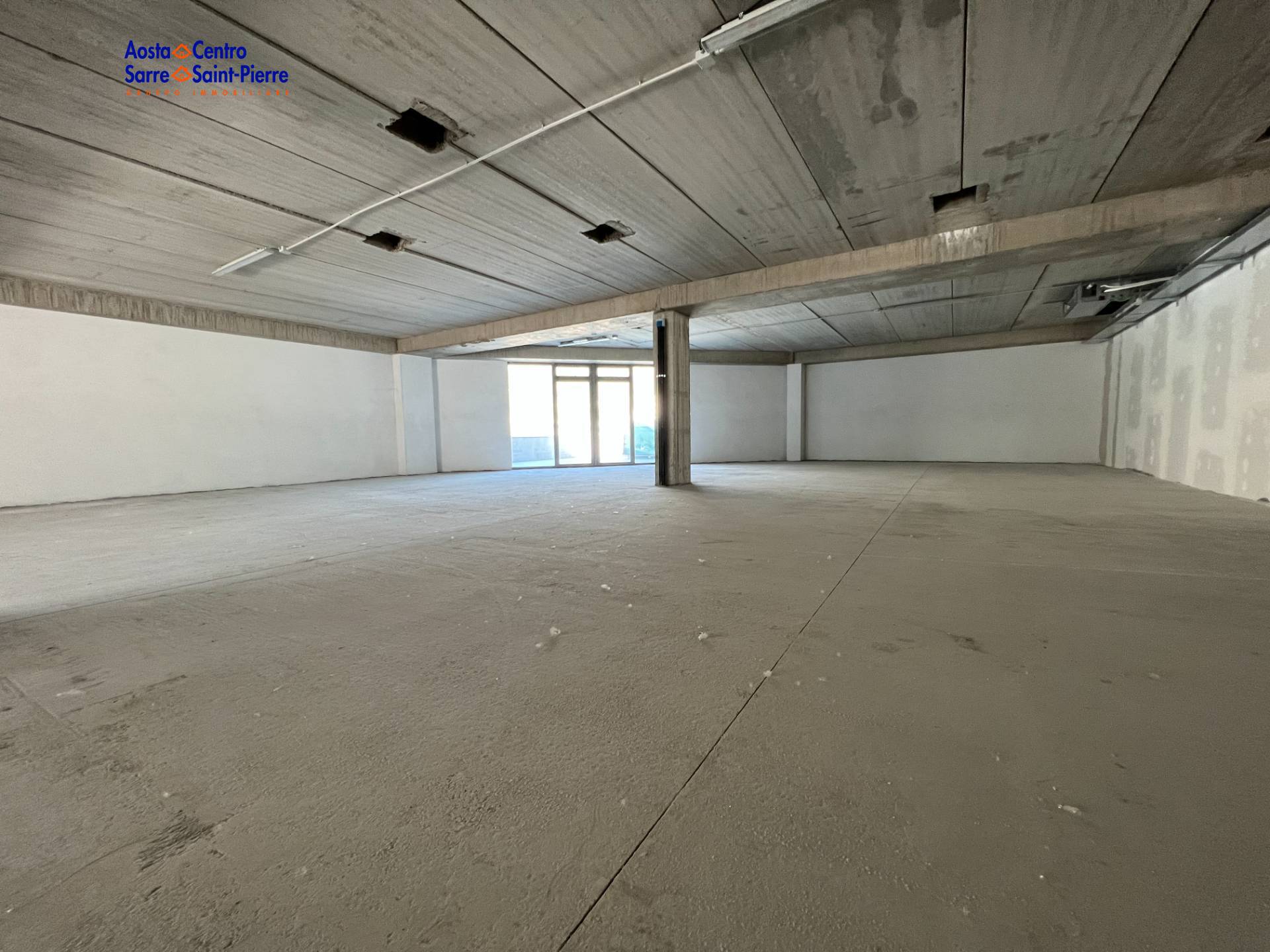 Locale commerciale in affitto a Saint-Christophe