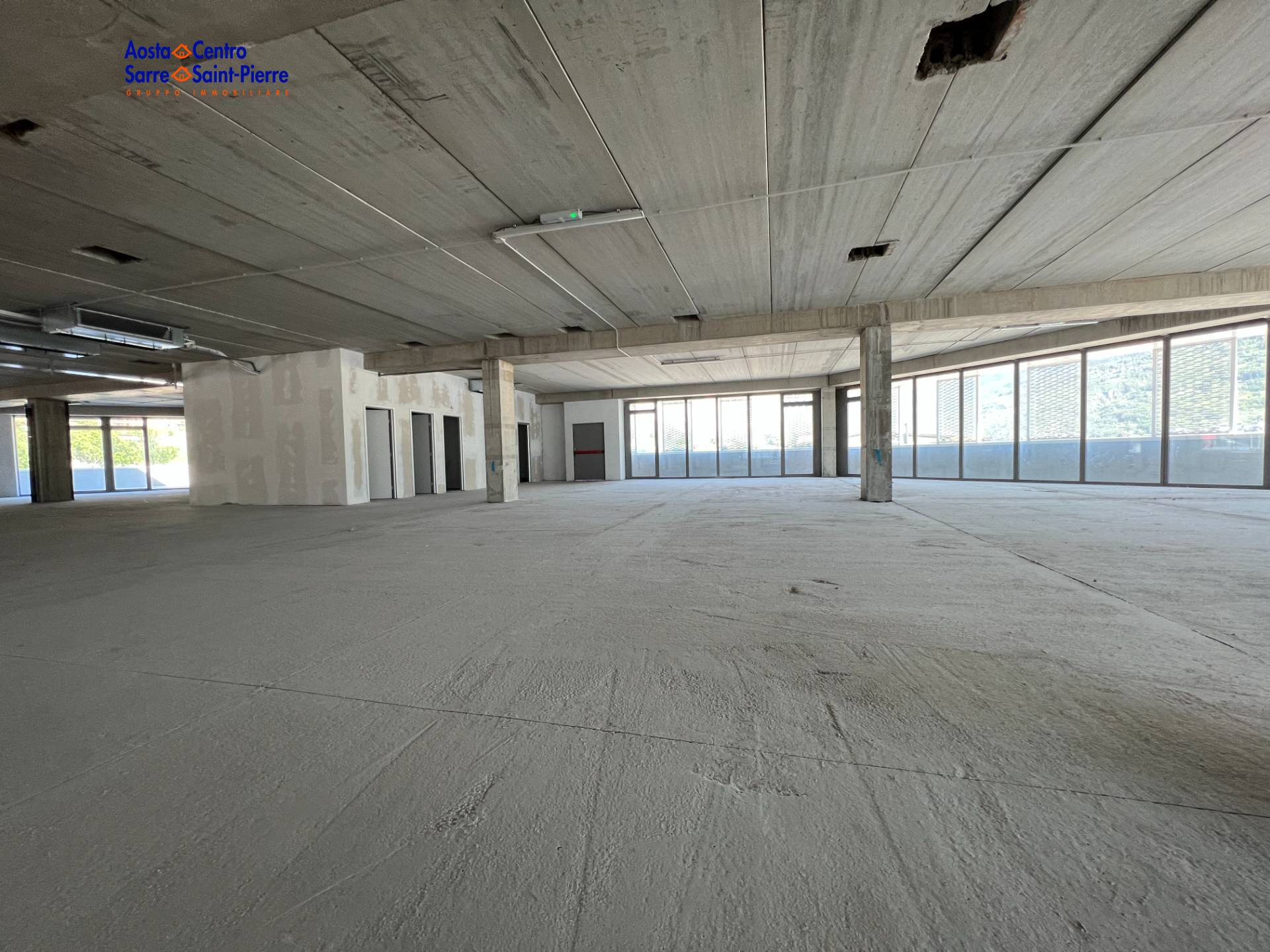 Locale commerciale in affitto a Saint-Christophe