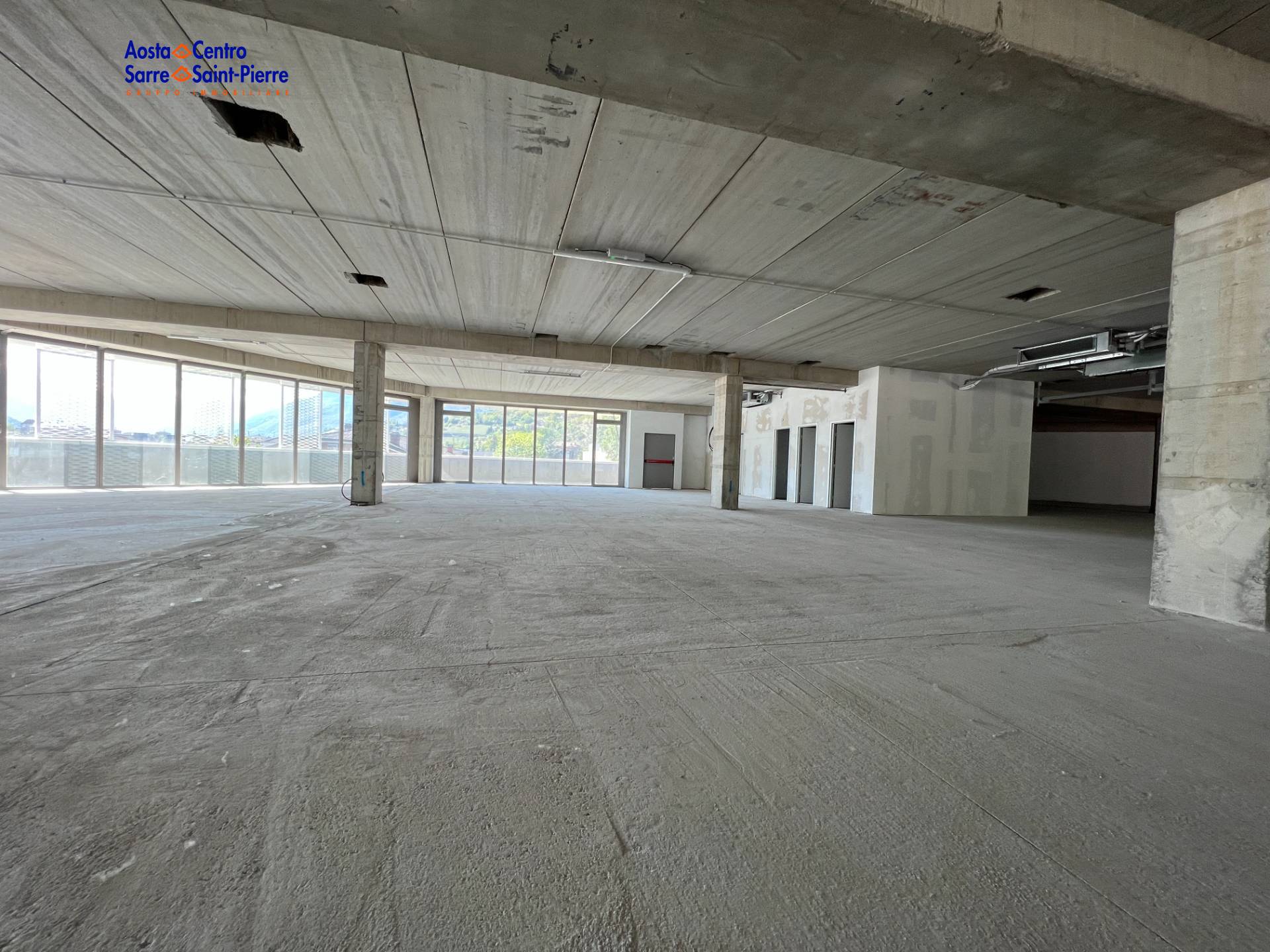 Locale commerciale in affitto a Saint-Christophe