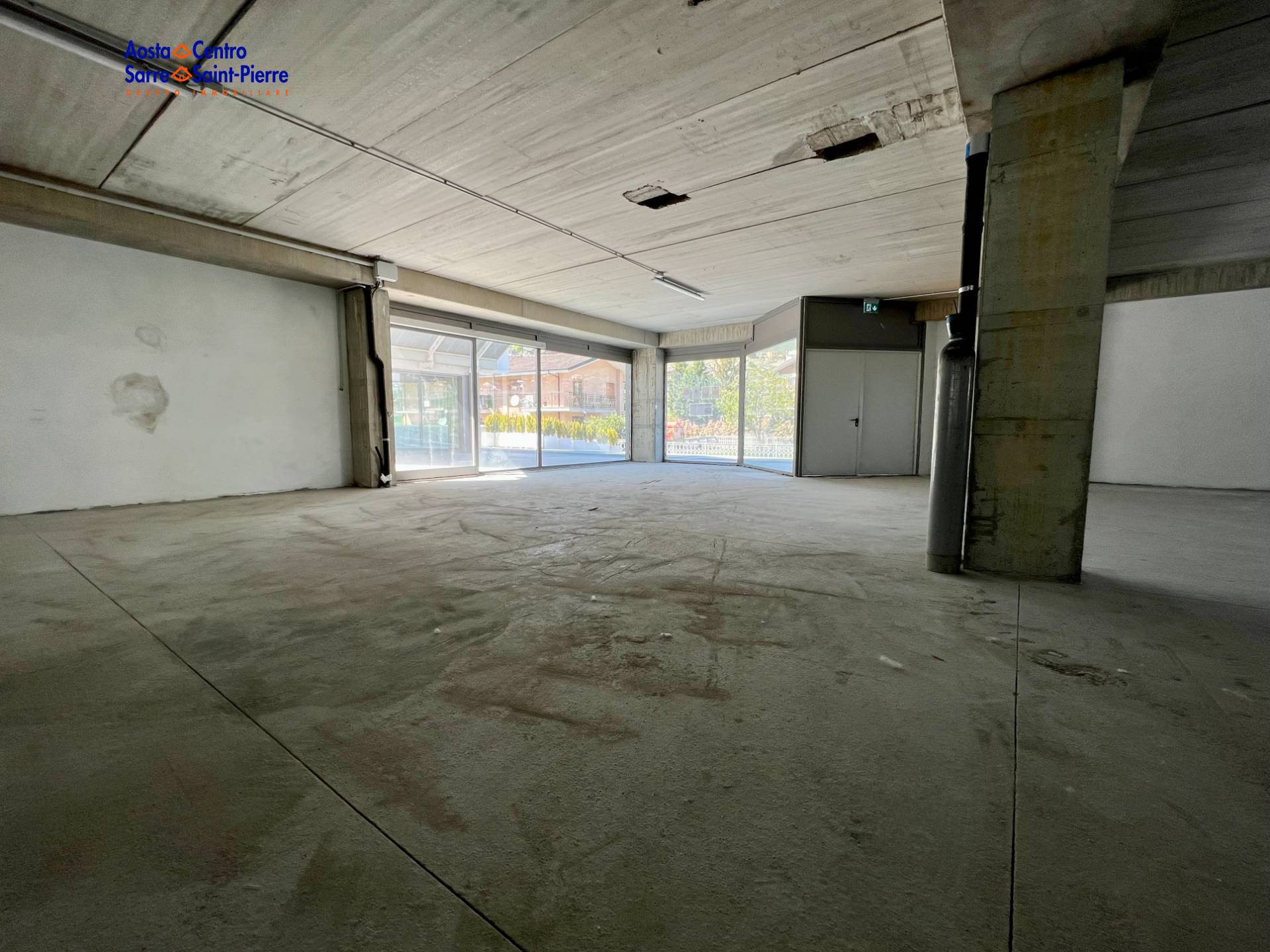 Locale commerciale in affitto a Saint-Christophe