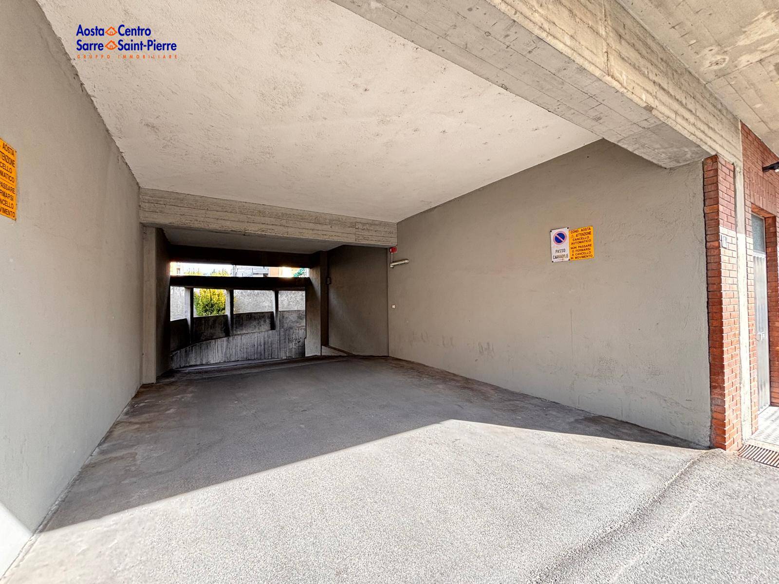Box o garage in vendita a Aosta, Centro