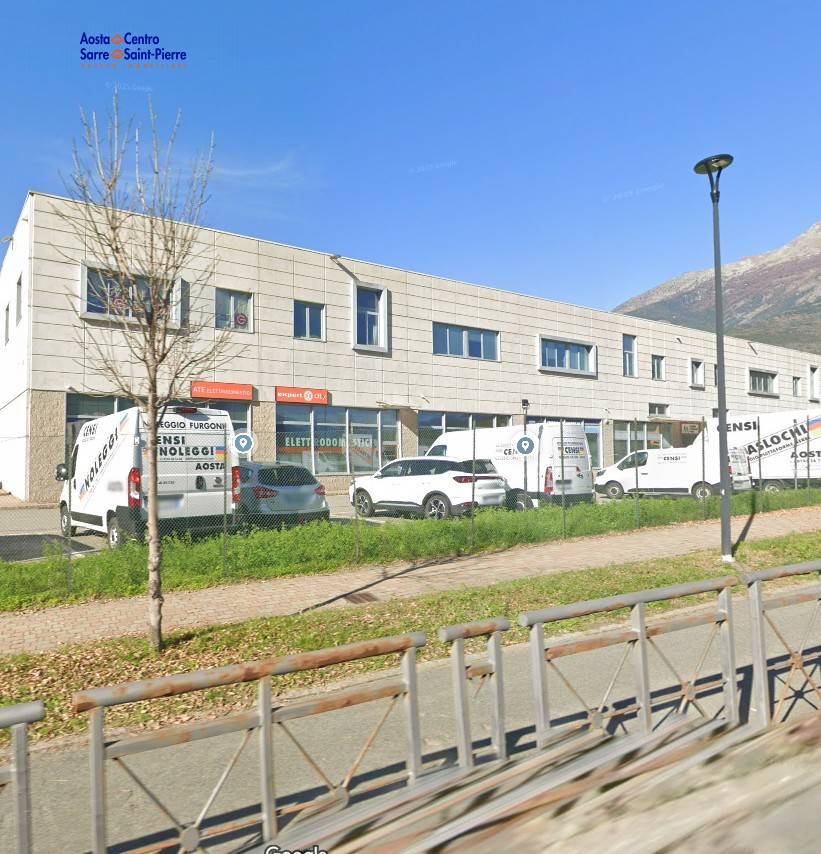 Locale commerciale in affitto a Aosta, Periferia