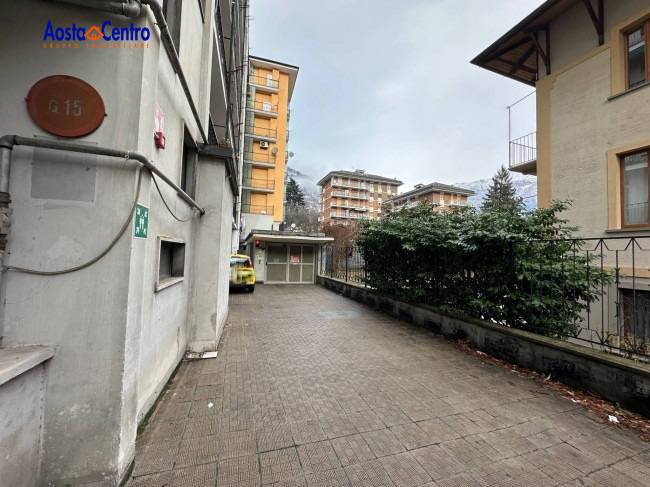 Box o garage in vendita a Aosta, Centro