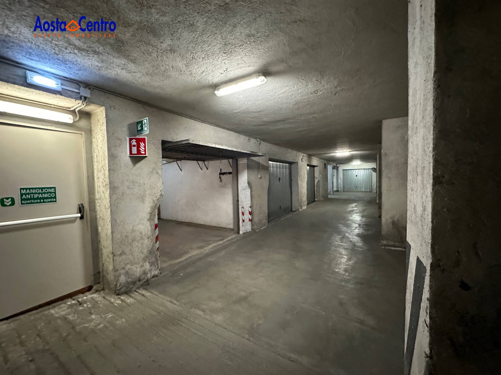 Box o garage in vendita a Aosta, Centro