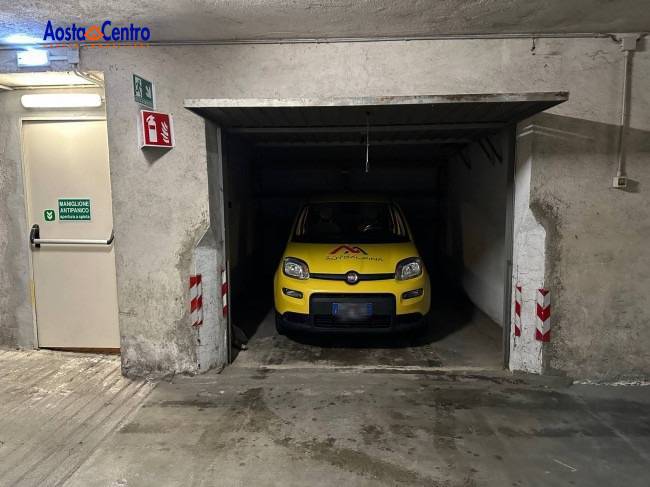 Box o garage in vendita a Aosta, Centro
