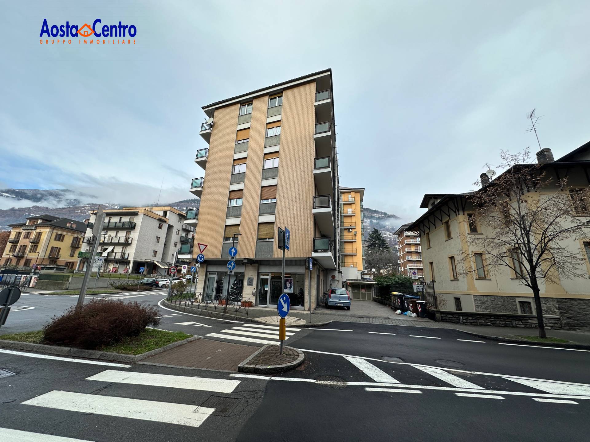 Box o garage in vendita a Aosta, Centro