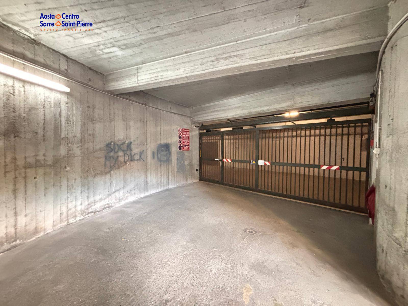 Box o garage in vendita a Aosta, Centro