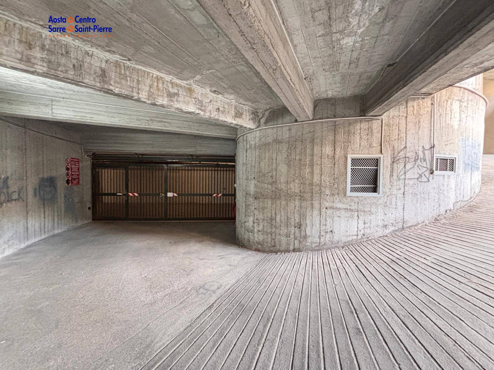 Box o garage in vendita a Aosta, Centro