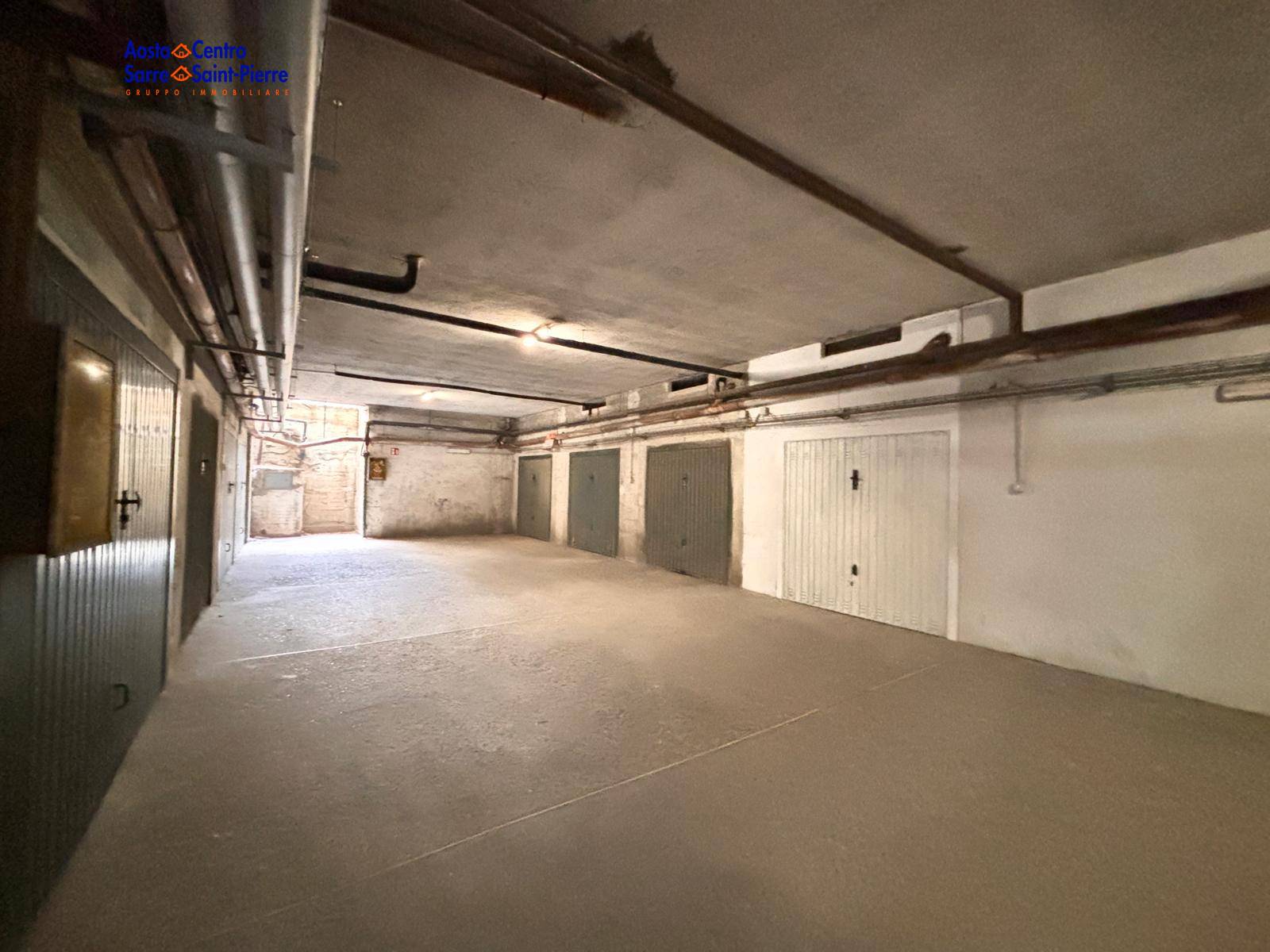 Box o garage in vendita a Aosta, Centro