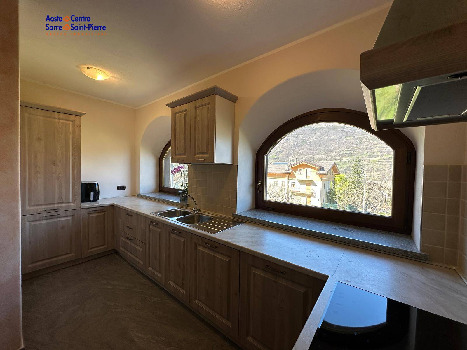 Bilocale in affitto a Fnis, Perron