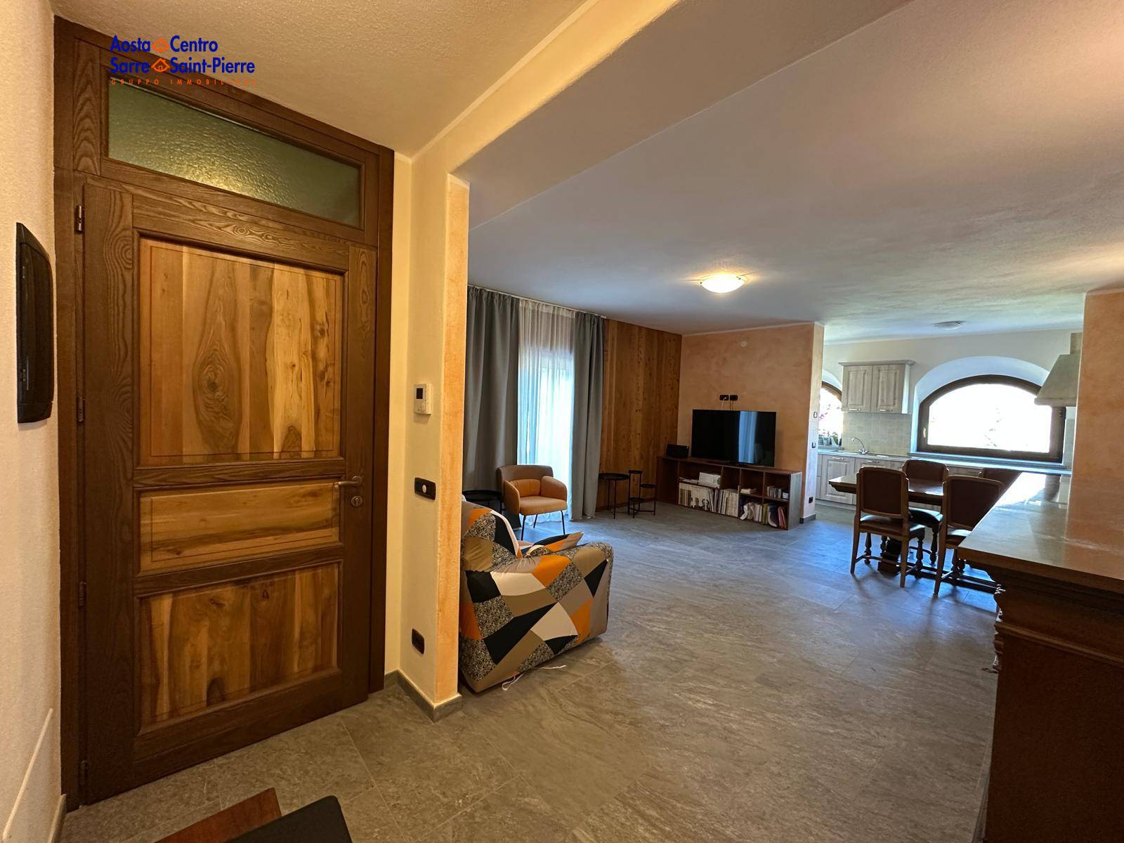 Bilocale in affitto a Fnis, Perron