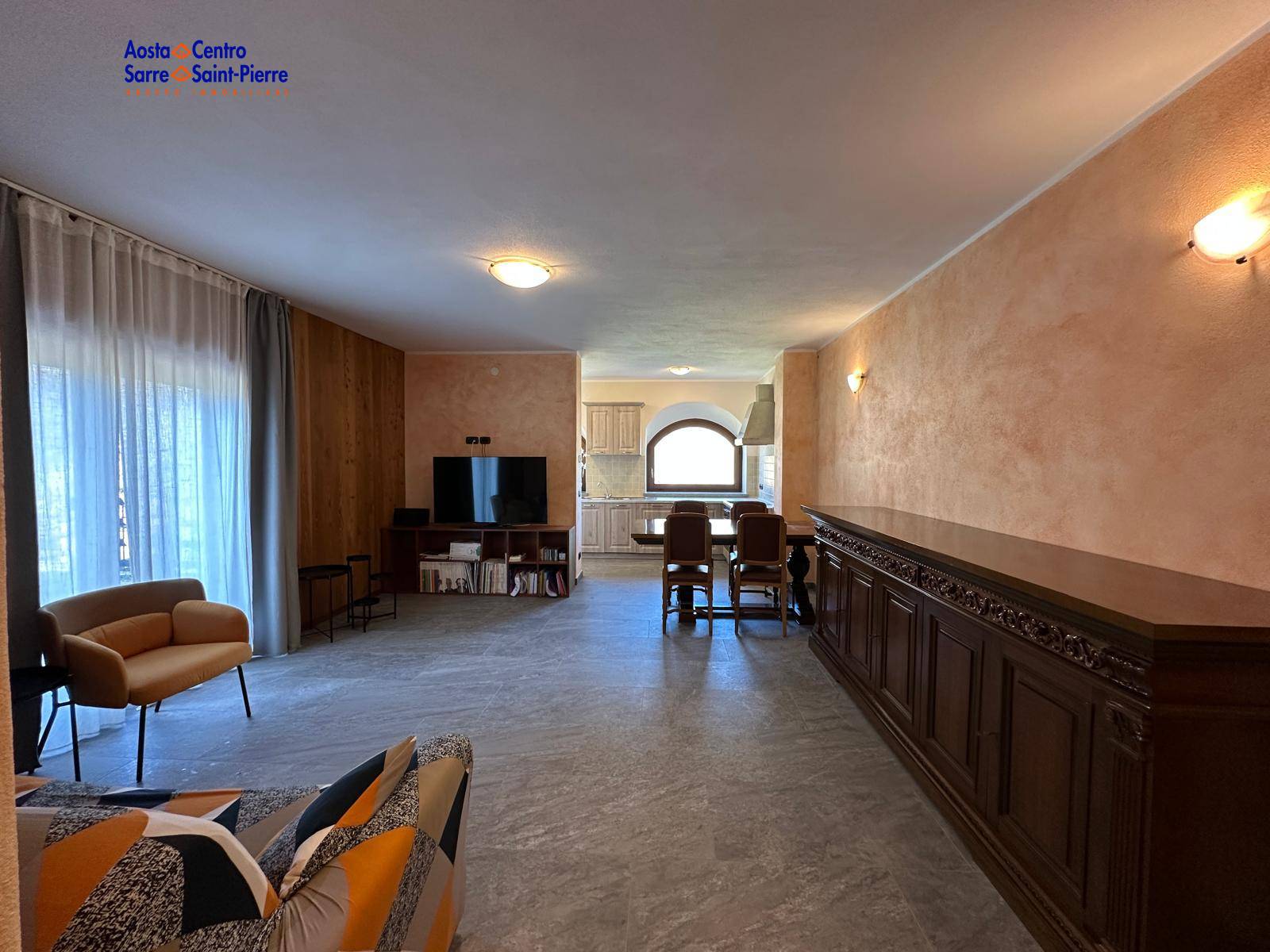 Bilocale in affitto a Fnis, Perron