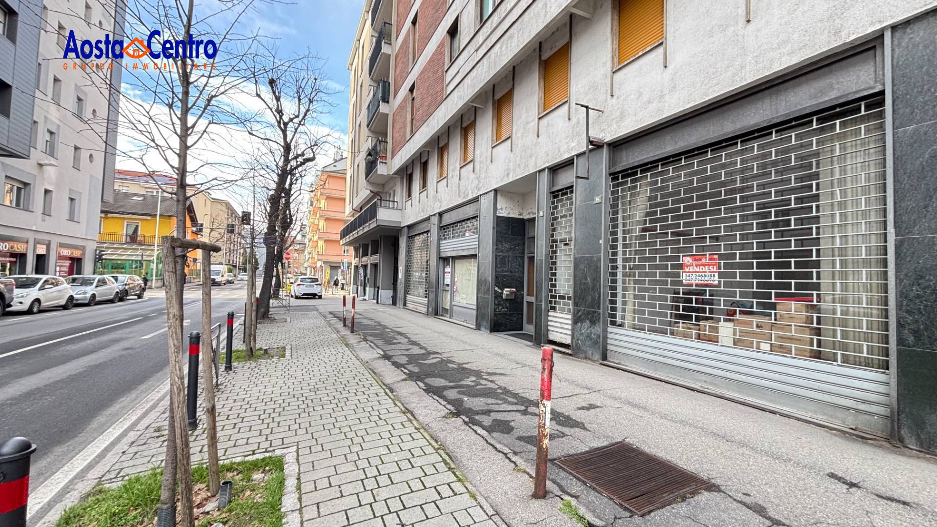 Locale commerciale in vendita a Aosta, Centro