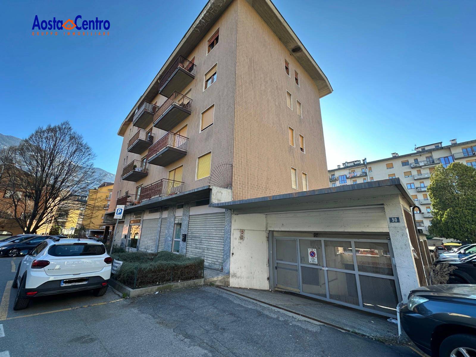 Box o garage in vendita a Aosta, Centro