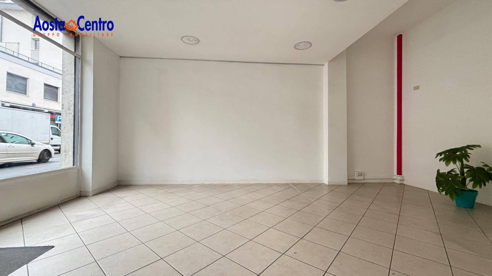 Locale commerciale in affitto a Aosta, Centro