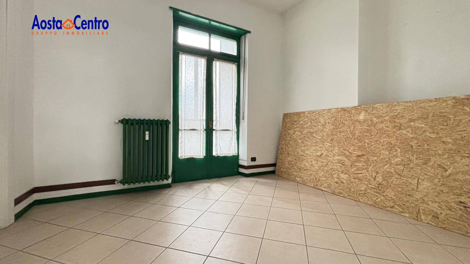 Locale commerciale in affitto a Aosta, Centro