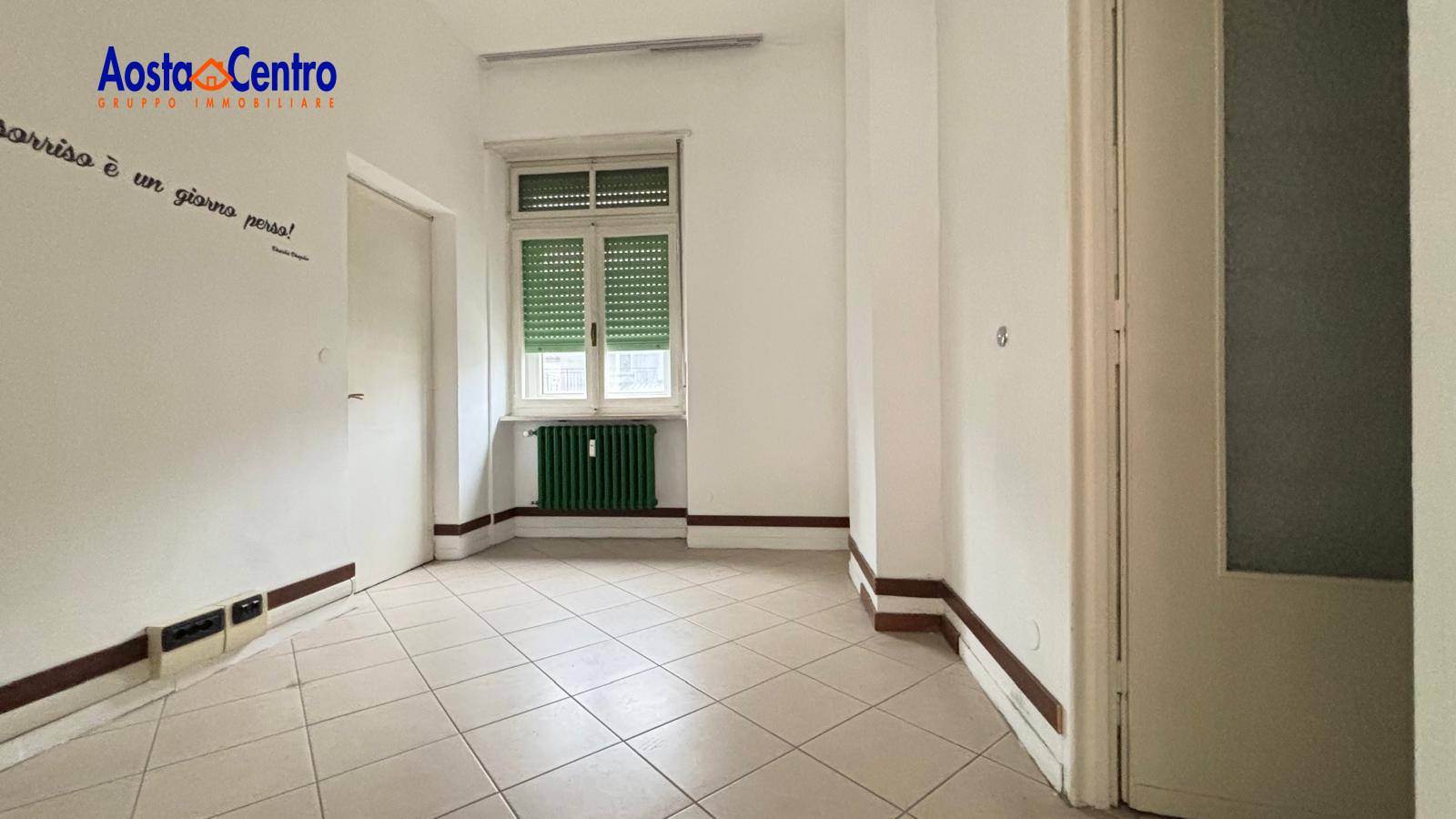 Locale commerciale in affitto a Aosta, Centro
