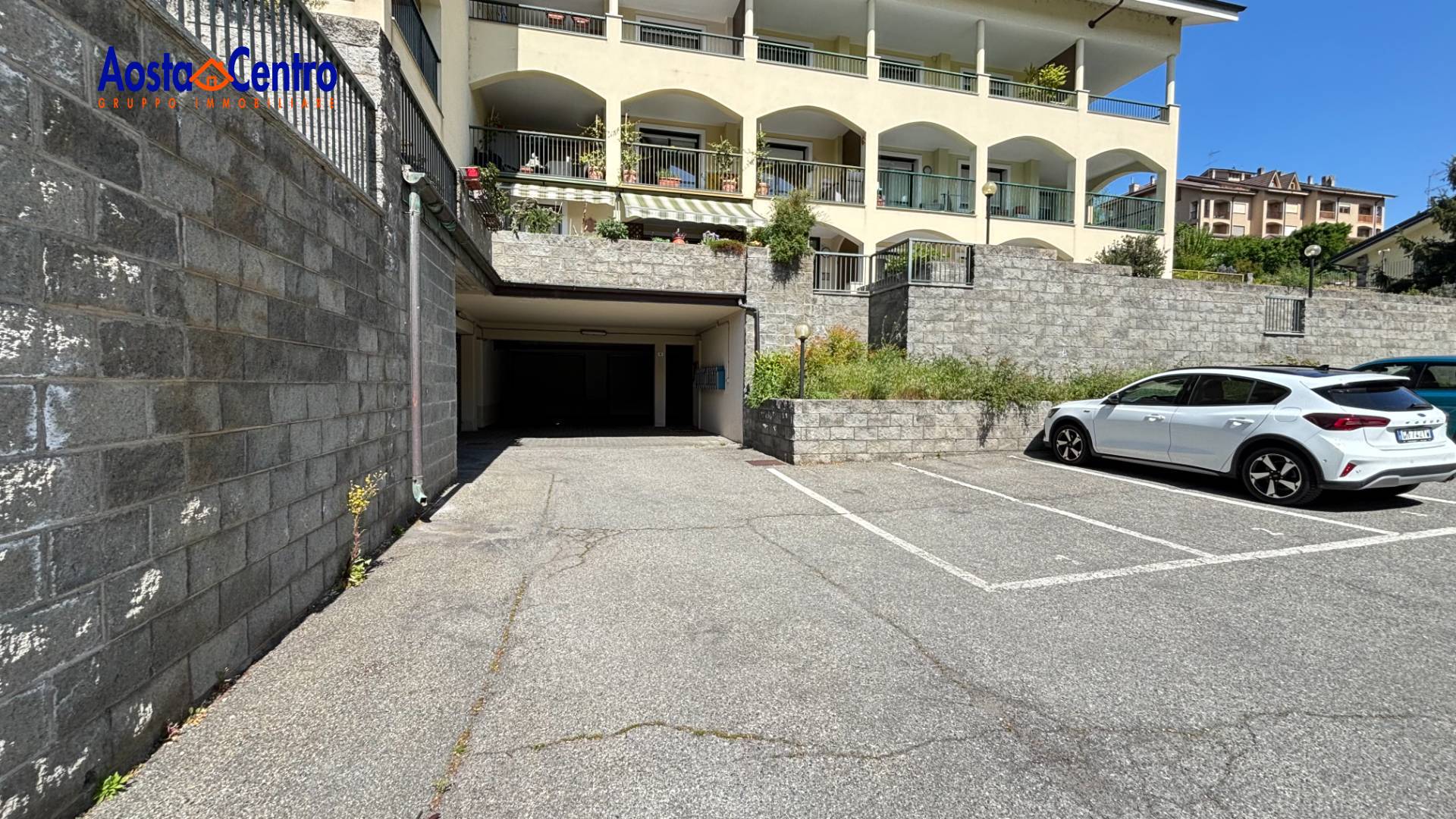 Box o garage in vendita a Aosta, Porossan