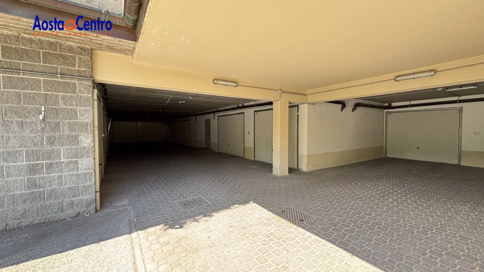 Box o garage in vendita a Aosta, Porossan
