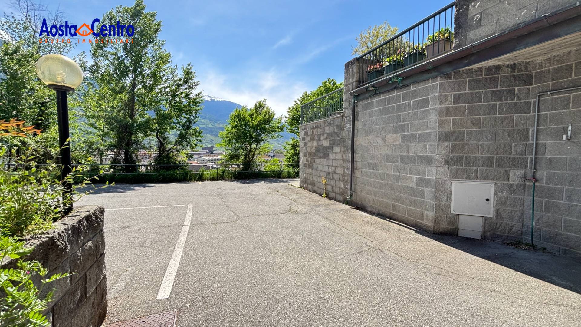 Box o garage in vendita a Aosta, Porossan