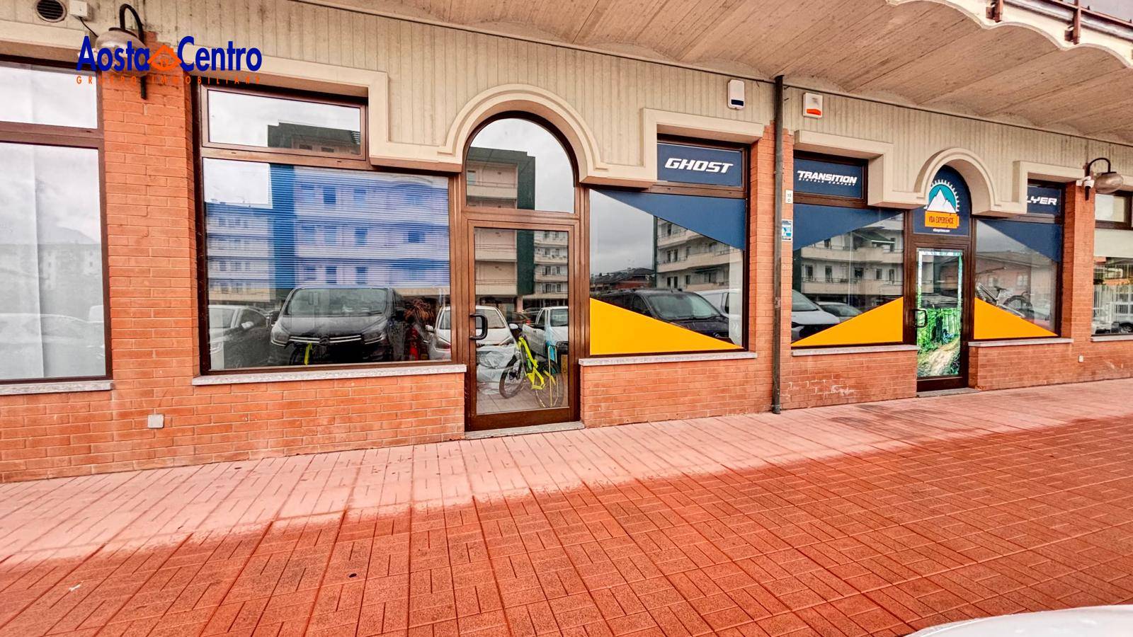 Locale commerciale in affitto a Aosta, Semicentro