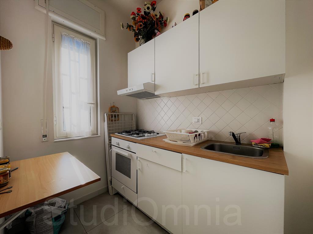 Posto auto scoperto ristrutturato in vai petrarca 129, Napoli