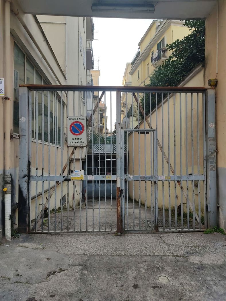 Box/Garage 15mq in vendita a Napoli