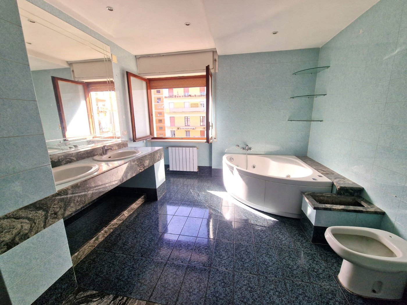 Quadrilocale da ristrutturare a Napoli