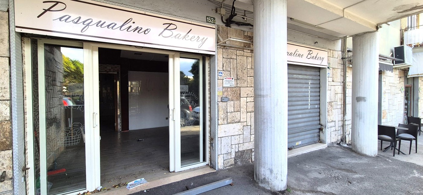 Negozio in affitto a Napoli