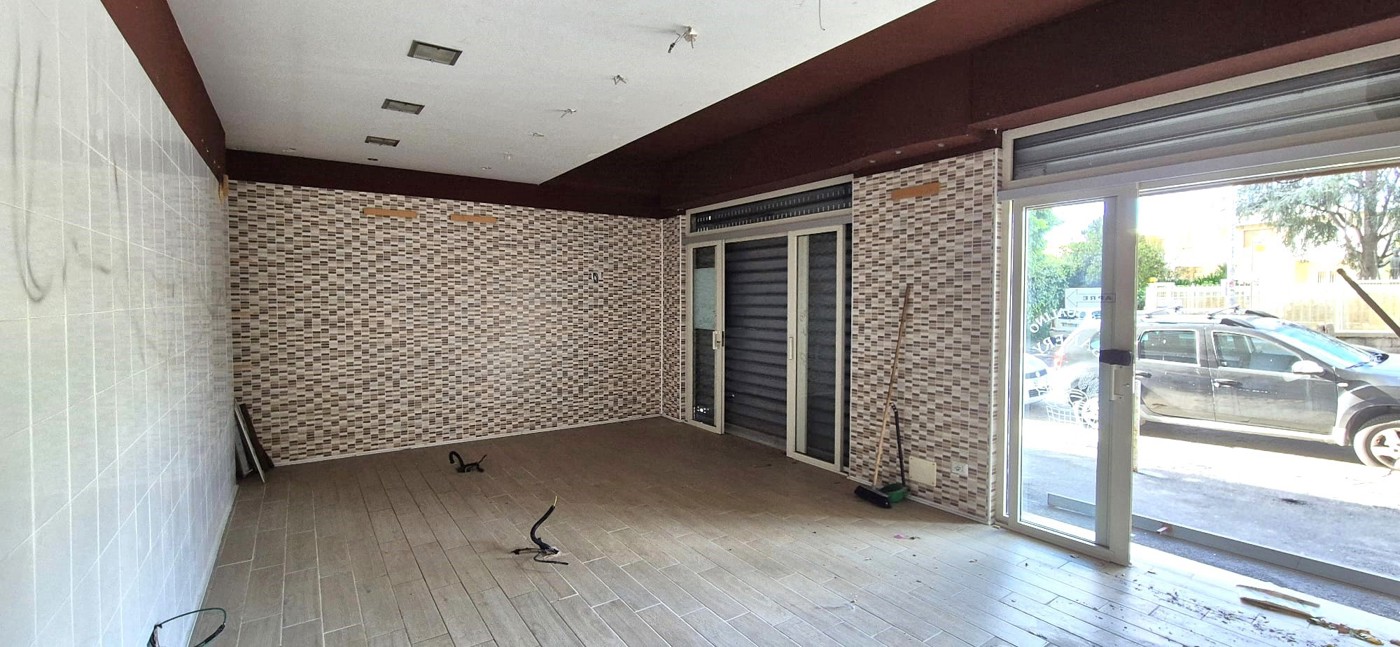 Negozio in affitto a Napoli