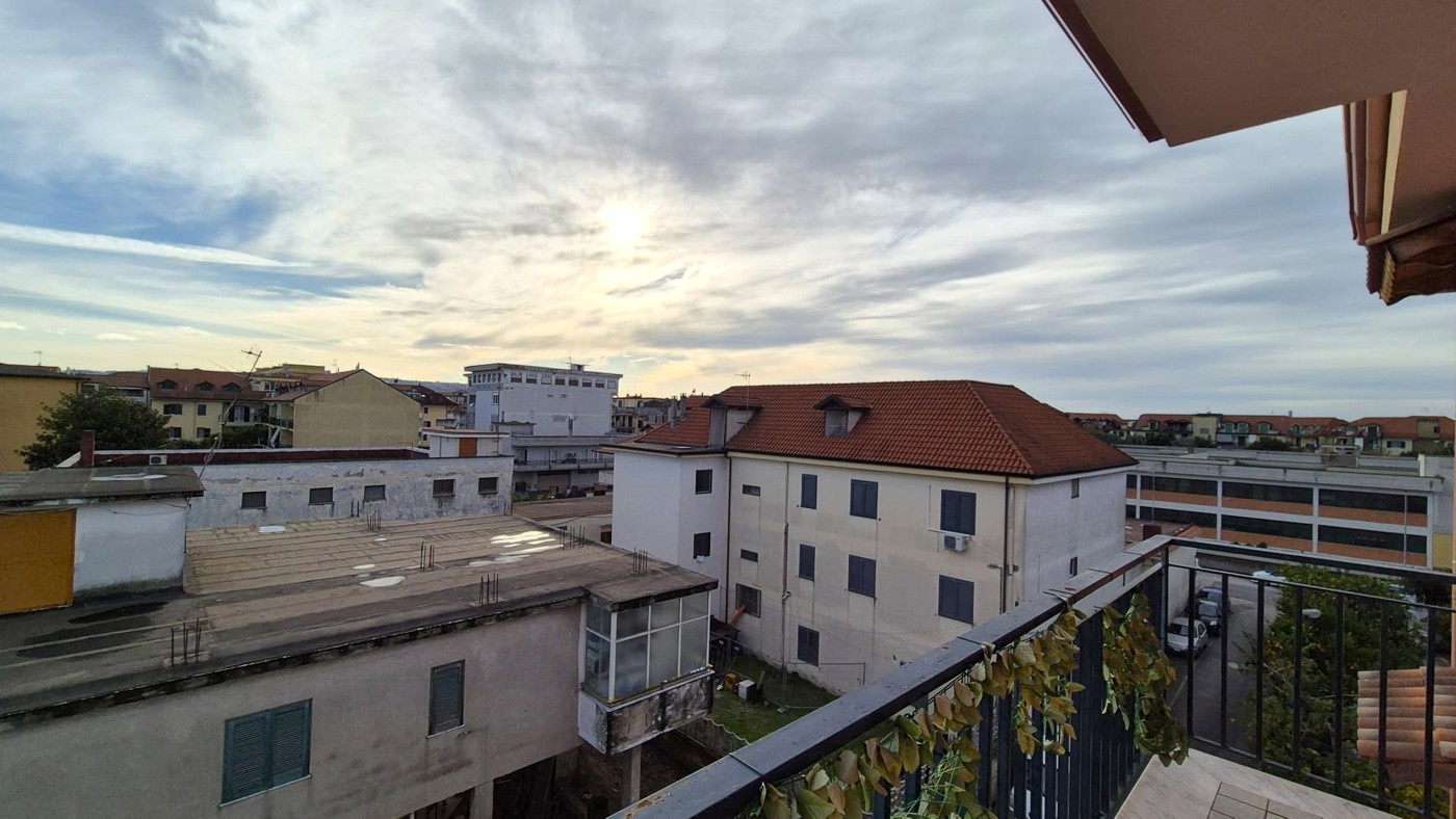 Trilocale da ristrutturare a Giugliano in Campania