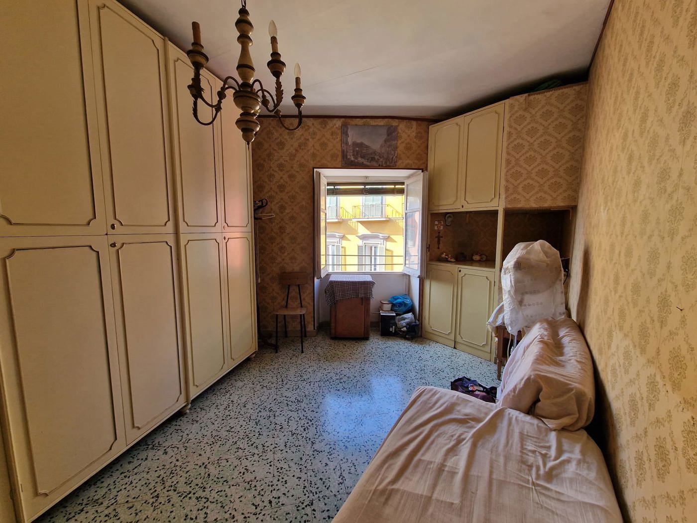 Trilocale da ristrutturare a Napoli