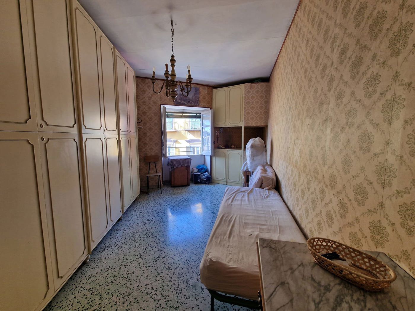 Trilocale da ristrutturare a Napoli