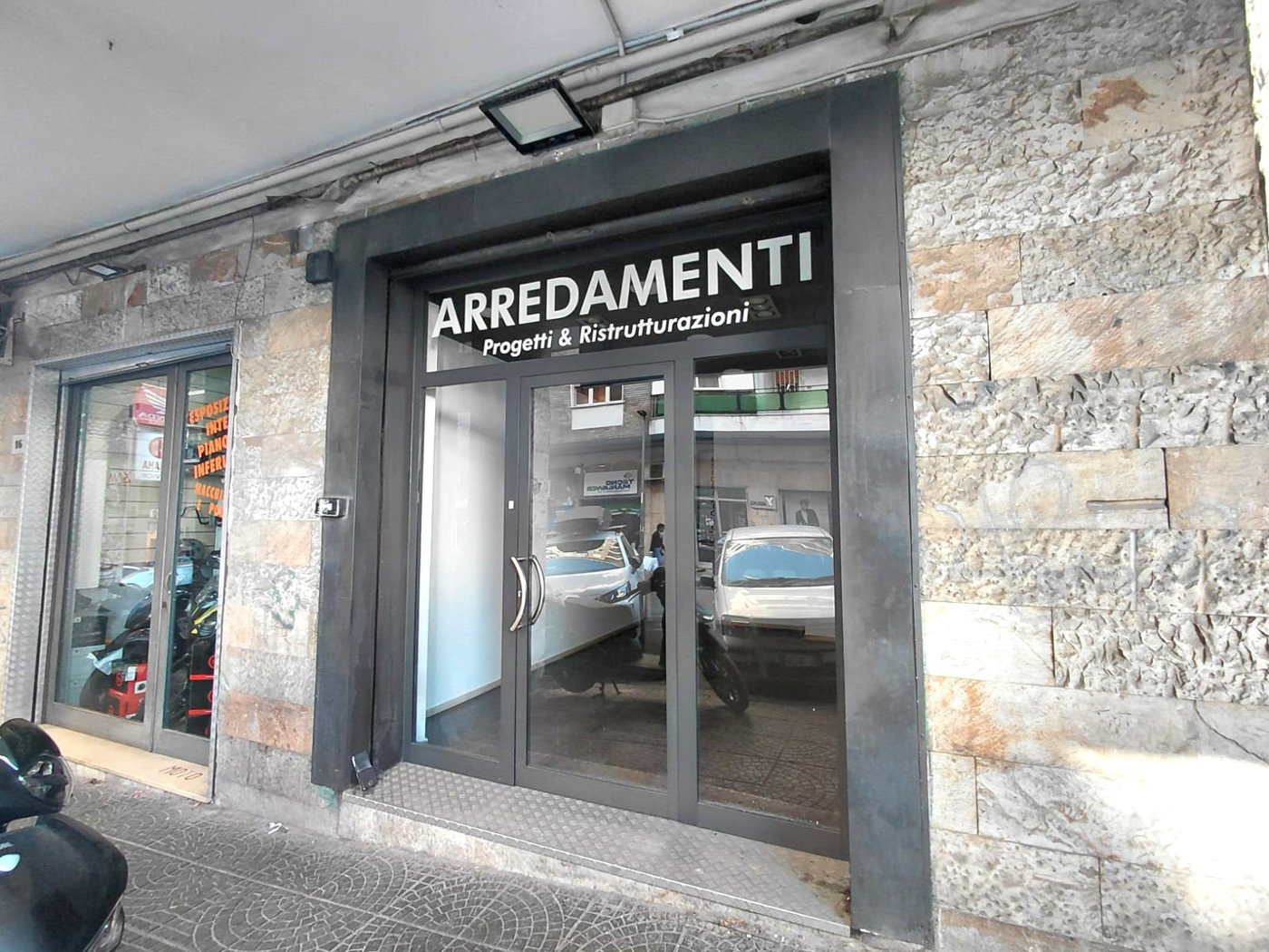 Negozio ristrutturato a Napoli