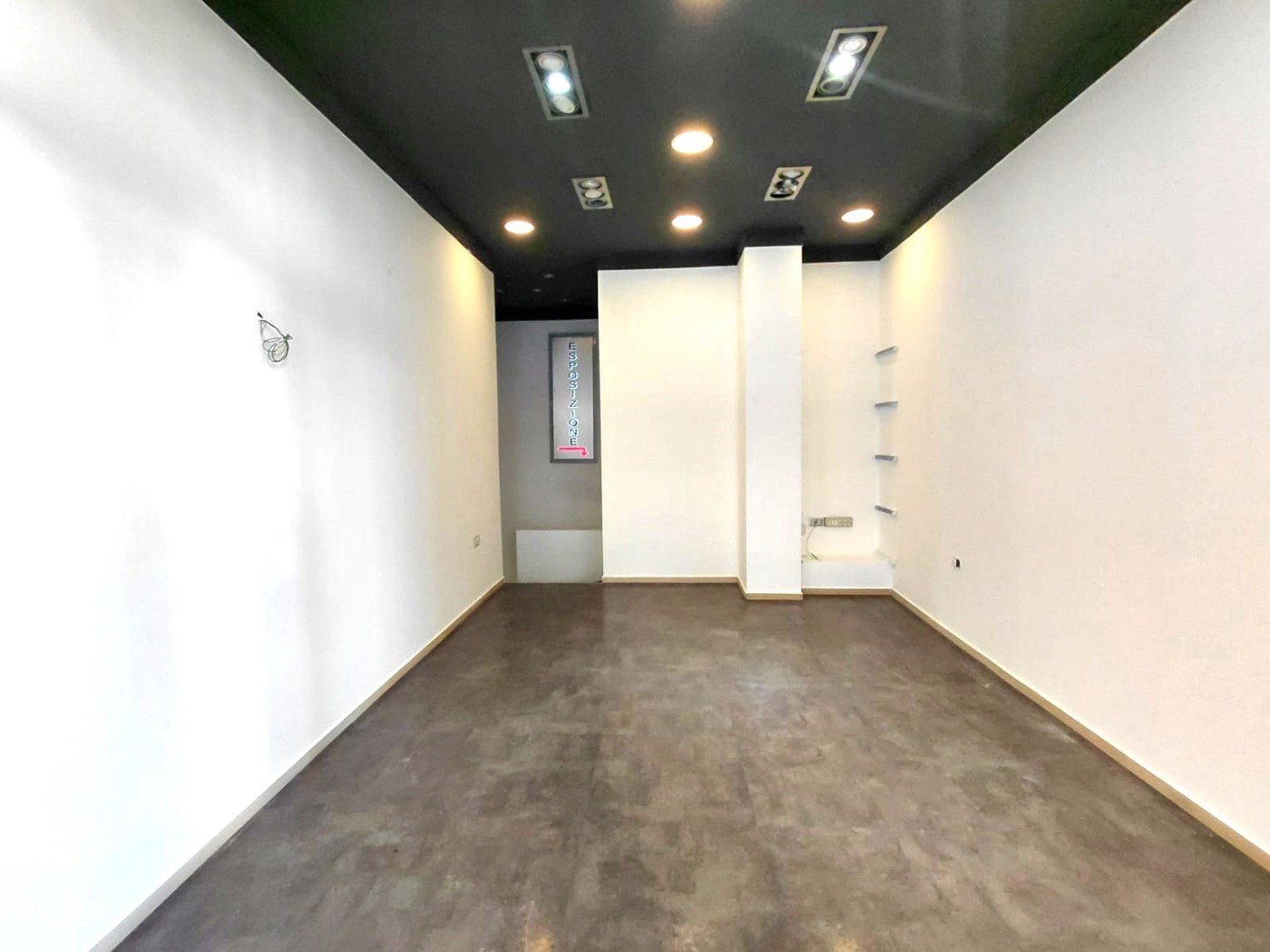Negozio ristrutturato a Napoli