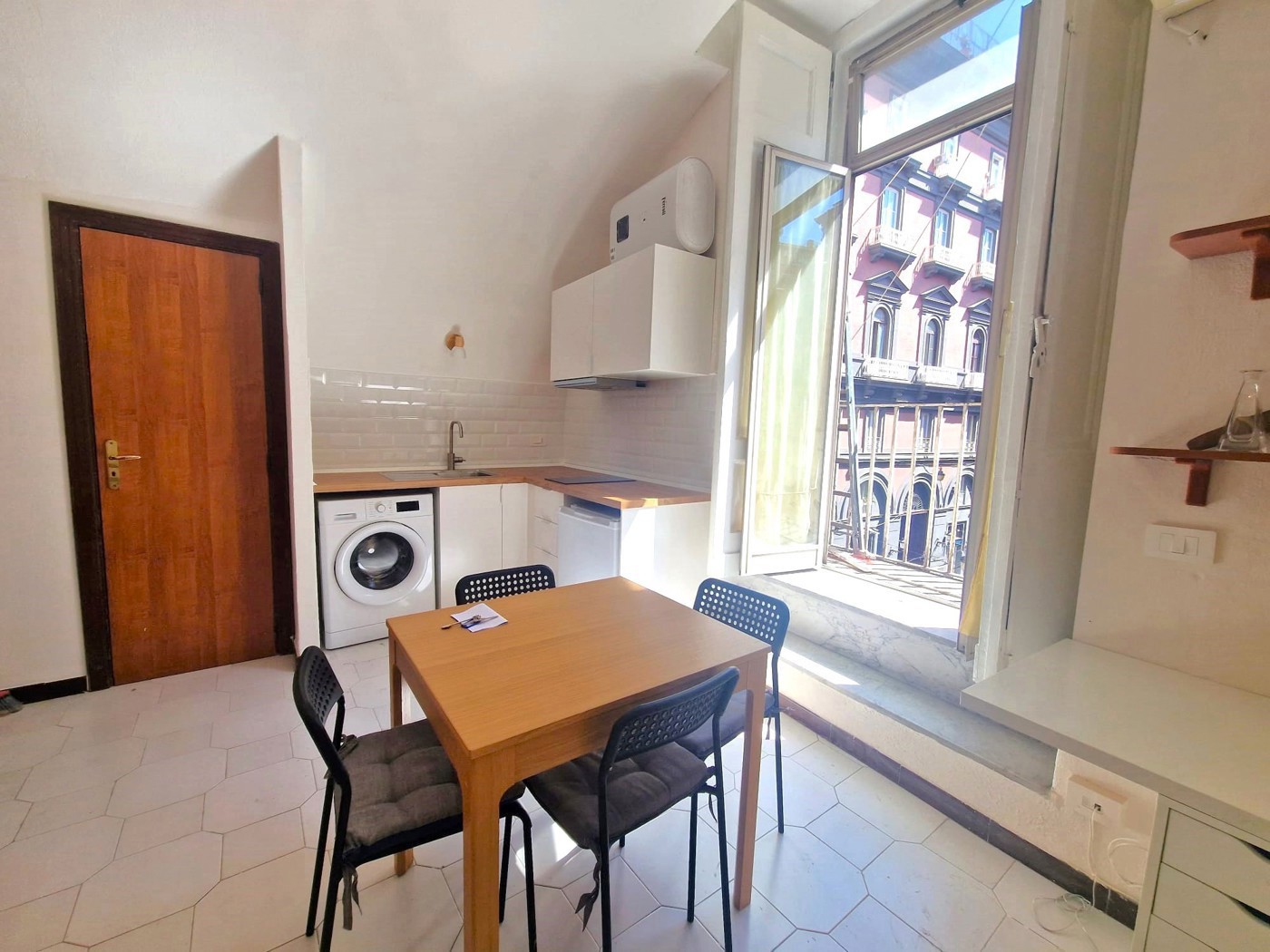 Monolocale arredato in affitto a Napoli